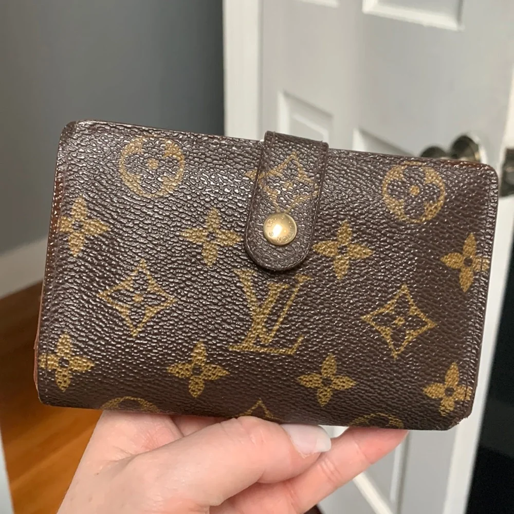 1999 authentic Louis Vuitton kisslock wallet